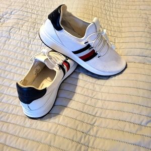EUC-like🆕️_Tommy Hilfiger Rhena Sneakers_White_Size-8.5